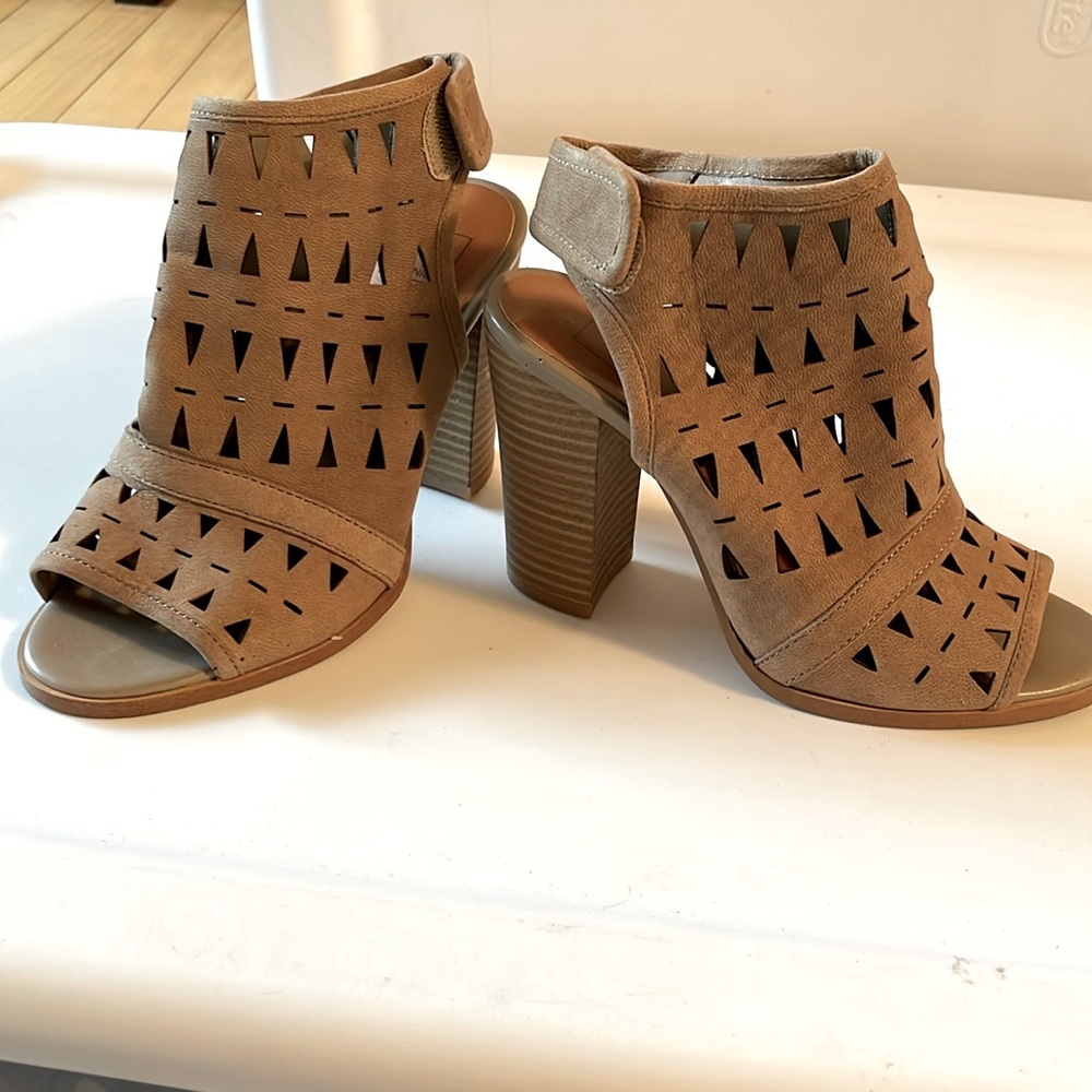 14th and union sandals size 5